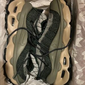 Nike Air Max Flyknit Venture vintage green/metallic silver